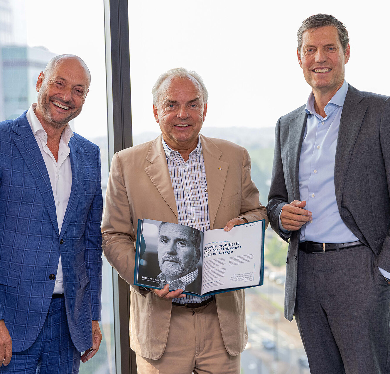 uitreiking-jubileum-boek-th.jpg